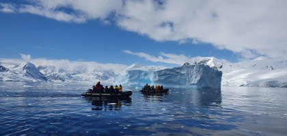 Zodiac Cruising & Shore Program Zodiac Cruising & Shore Program