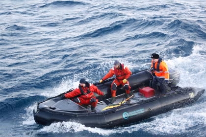 Plancius et Ortelius récupèrent le planeur AWI dans l'Atlantique Nord