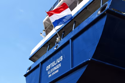 Un nouveau pavillon pour un navire vétéran, Ortelius