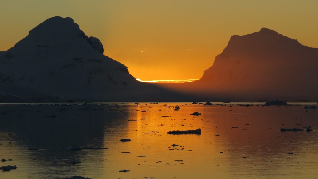 Twilight in Paradyse Bay