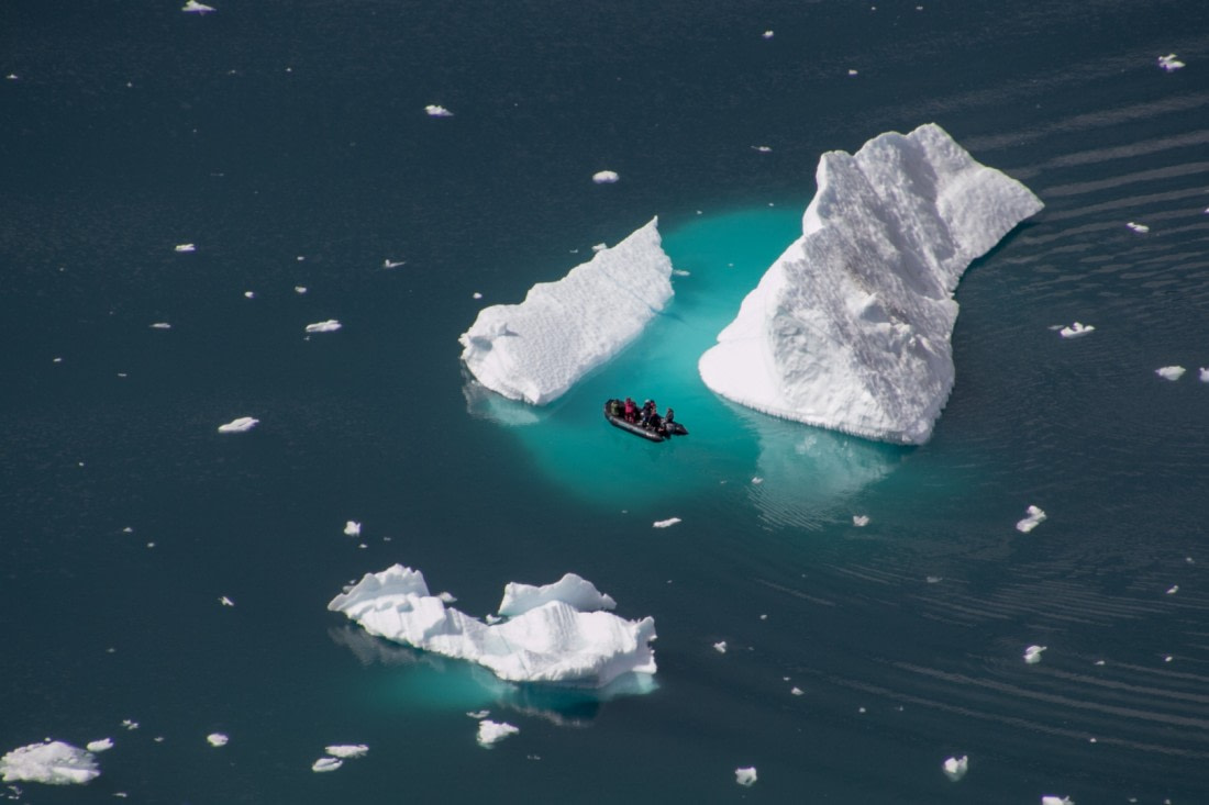 Zodiak between Ice