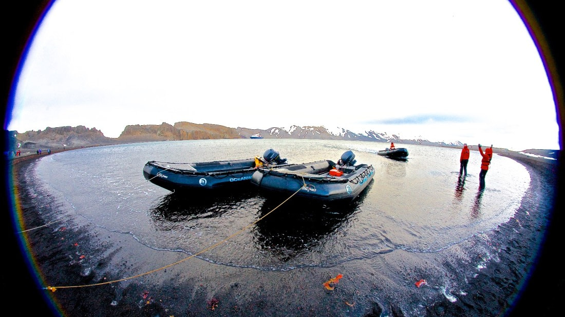 Zodiacs, Deception Island, M/V Ortelius, dec 2016