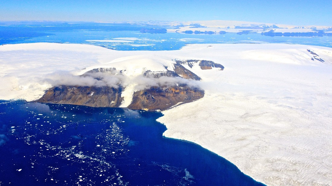 Antarctica, bright & blue from helicopter: 3 dec 2016