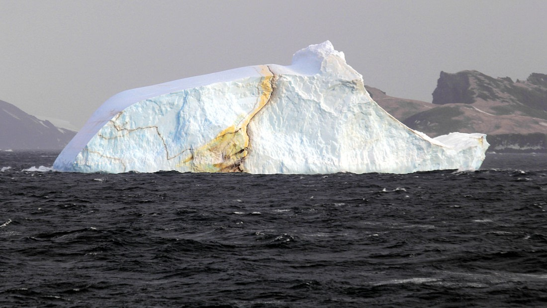 OTL27-17 Coloured Ice next to Possession Islands