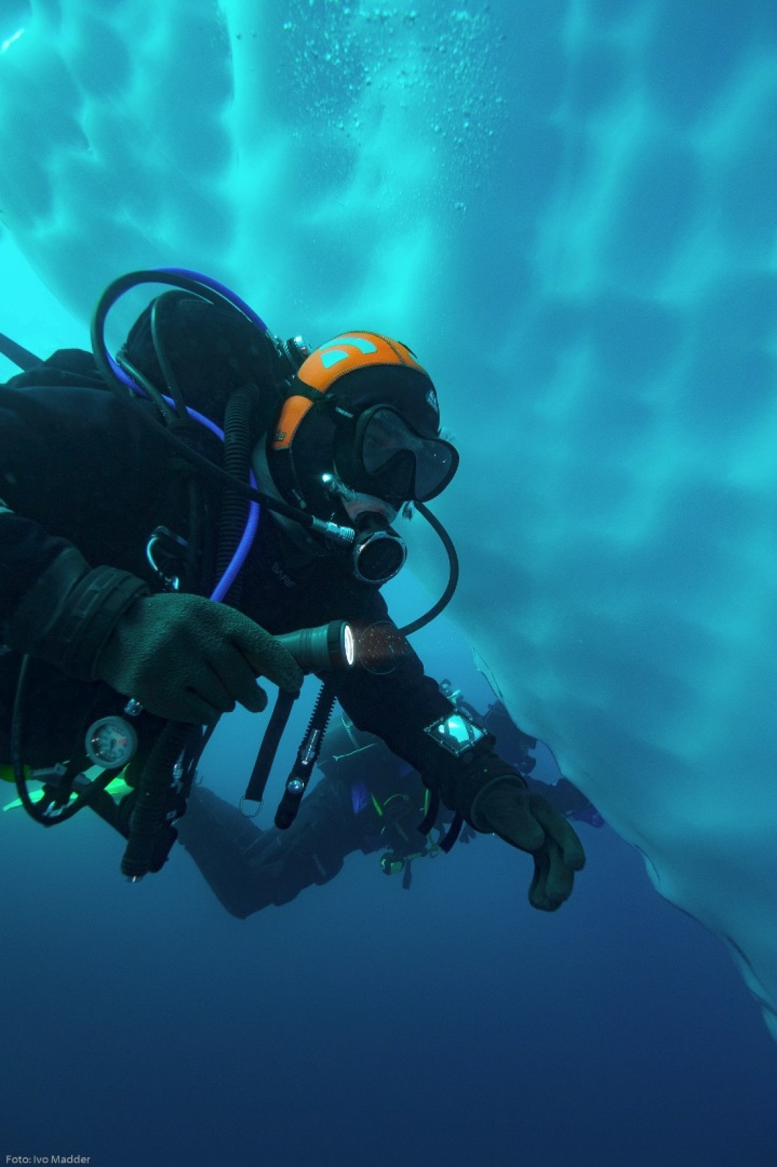 Iceberg dive