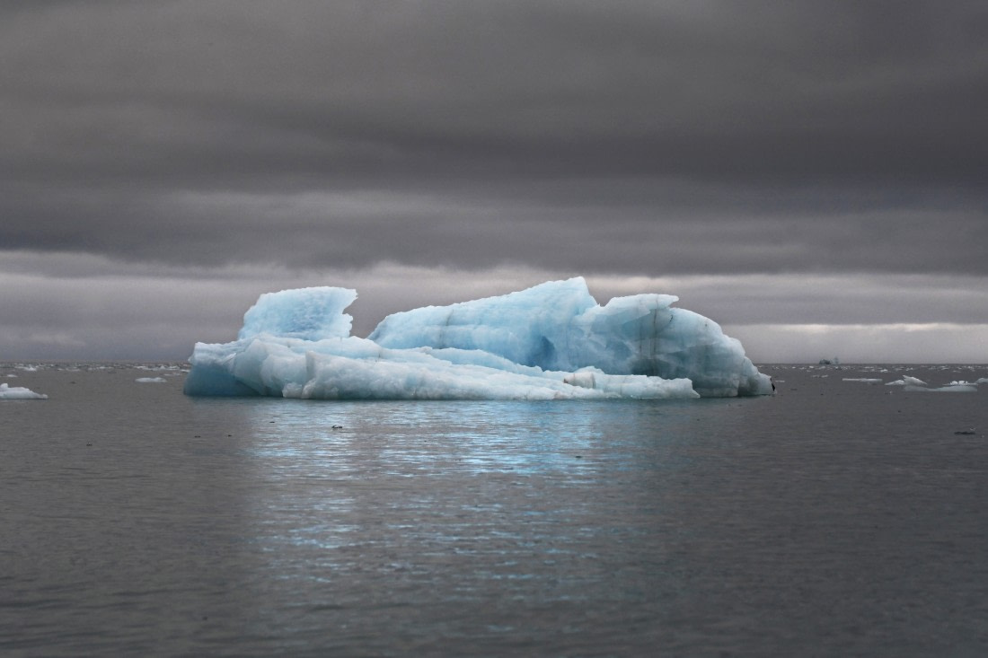 Iceberg near Ny Alesund © Geert Kroes - Oceanwide Expeditions.jpg