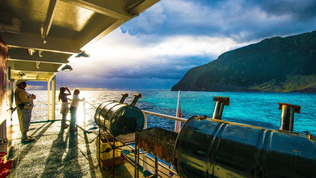 bright morning sun en route to tristan da cunha, m/v Plancius, atlantic odyssey 2017