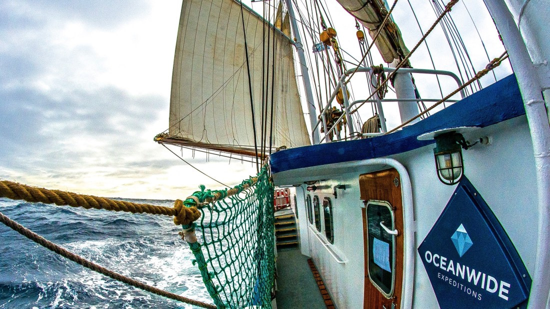 2m swells, 25+kn winds, Rembrandt van Rijn inroute to greenland 8/2017