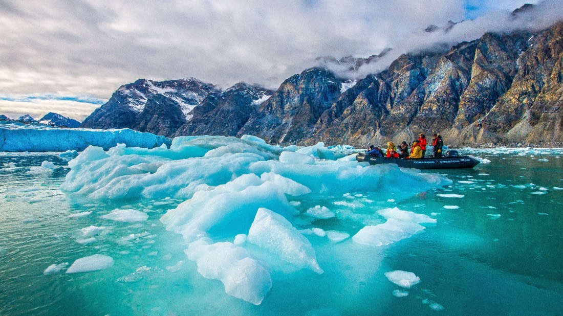 zodiac cruise thru thick brash ice, Alpefjord greenland, s/v rembrandt van rijn 8/2017