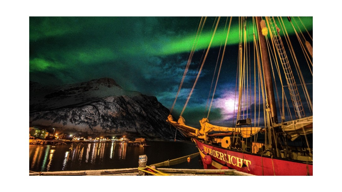 S/V Nooderlicht at Reinfjord, No  whales & auroras 12/2017