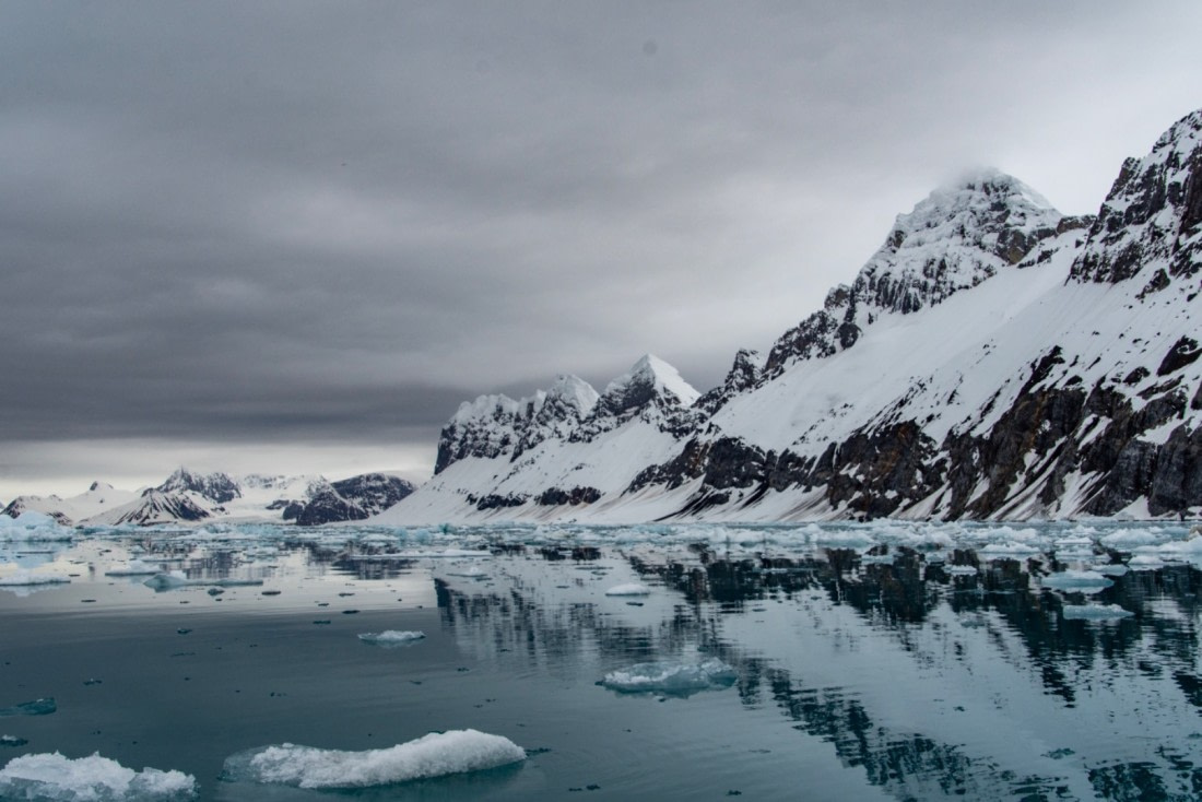 Zodiac cruise south Svalbard