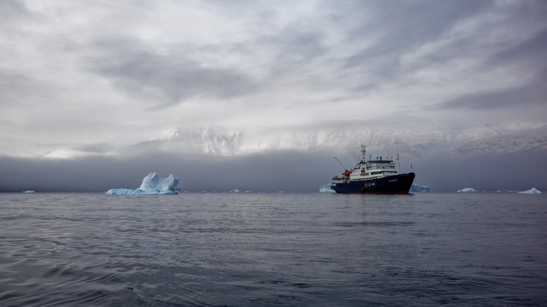 MV Plancius in Fønfjord