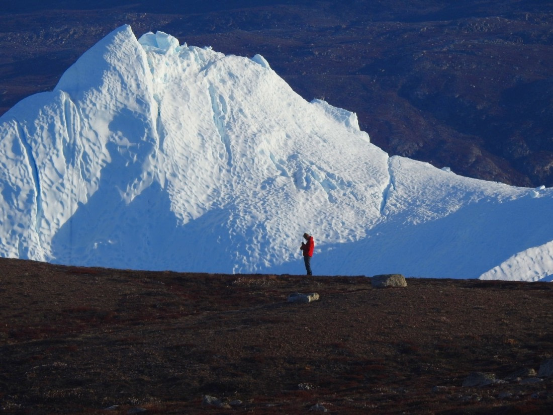 Small People, huge Icebergs