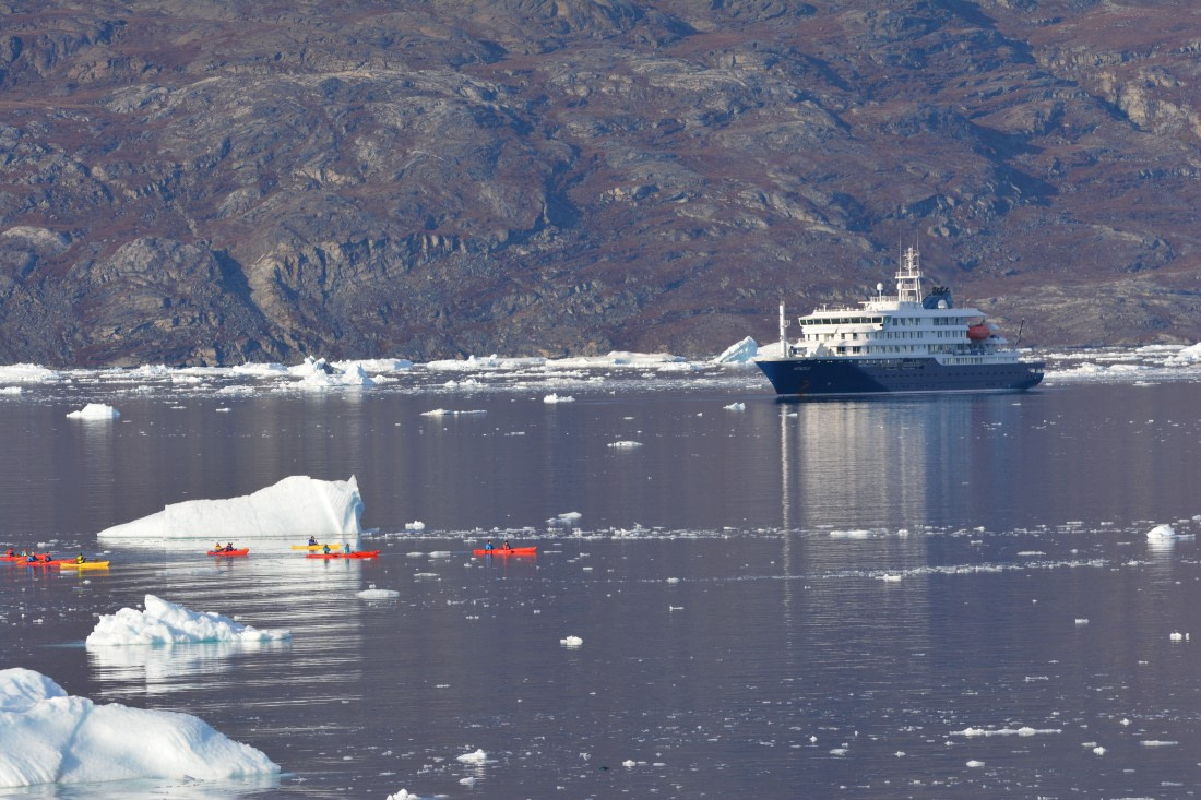 Hondius and kayaking