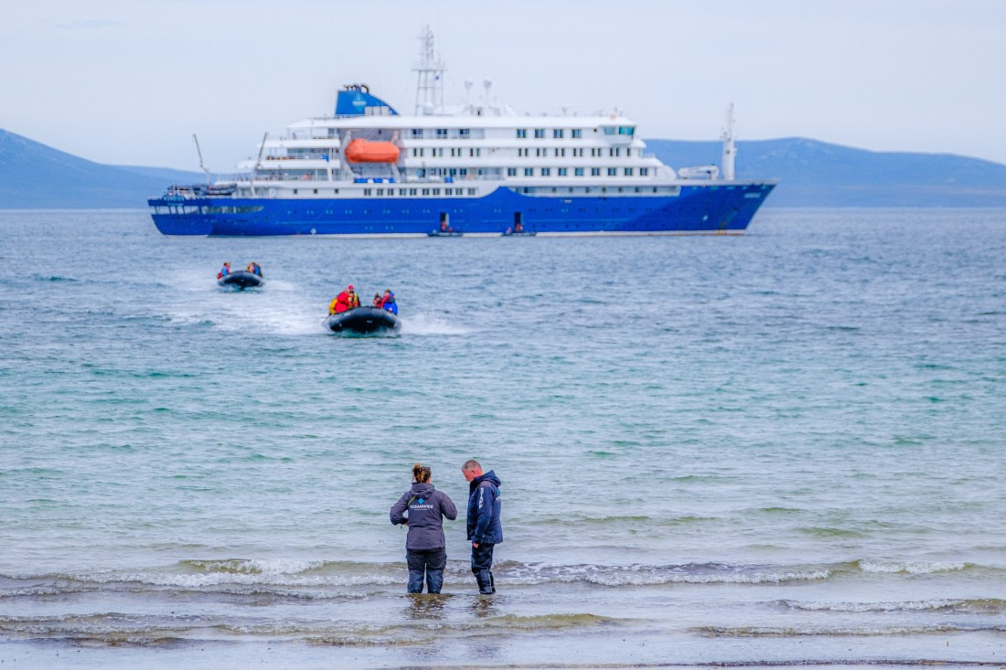 Zodiac landing with the Hondius