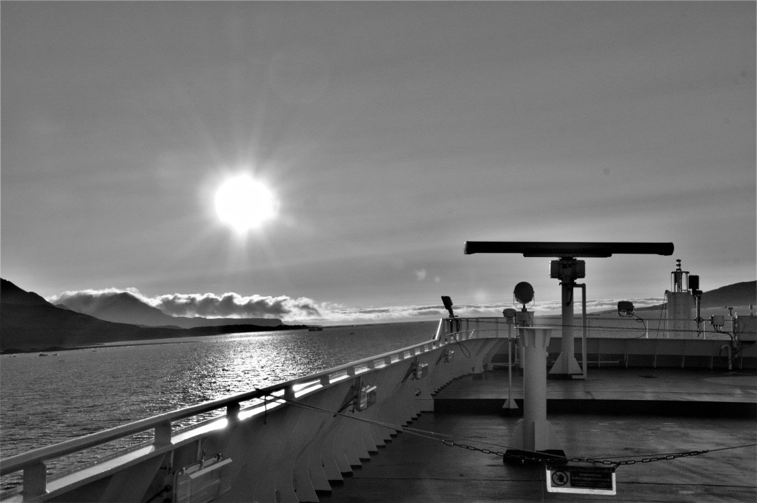 Black and white sunset from Hondius