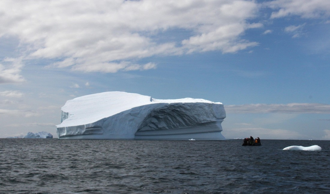 In Murray Bay, Gerlache St