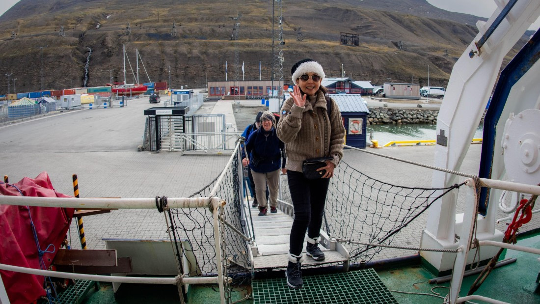 PLA05-24, Day 1, PAZ_5982 © Alexander Romanovskiy - Oceanwide Expeditions.jpg