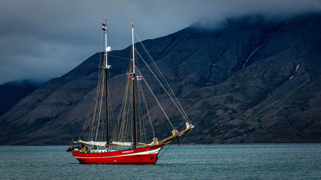 PLA05-24, Day 1, PAZ_5993 © Alexander Romanovskiy - Oceanwide Expeditions.jpg