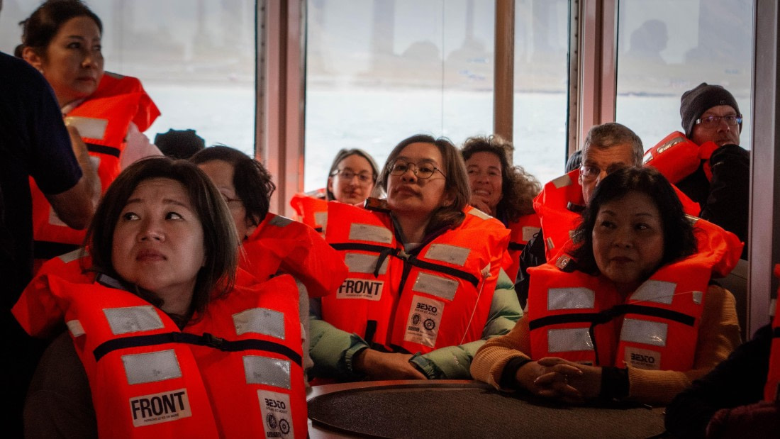 PLA05-24, Day 1, PAZ_6018 © Alexander Romanovskiy - Oceanwide Expeditions.jpg