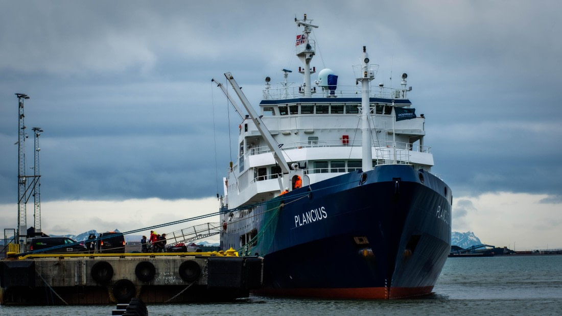 PLA05-24, Day 1, PAZ_5965 © Alexander Romanovskiy - Oceanwide Expeditions.jpg