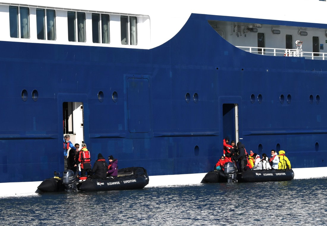 HDS07-24, Day 7, Loading guests © Unknown photographer - Oceanwide Expeditions.JPG