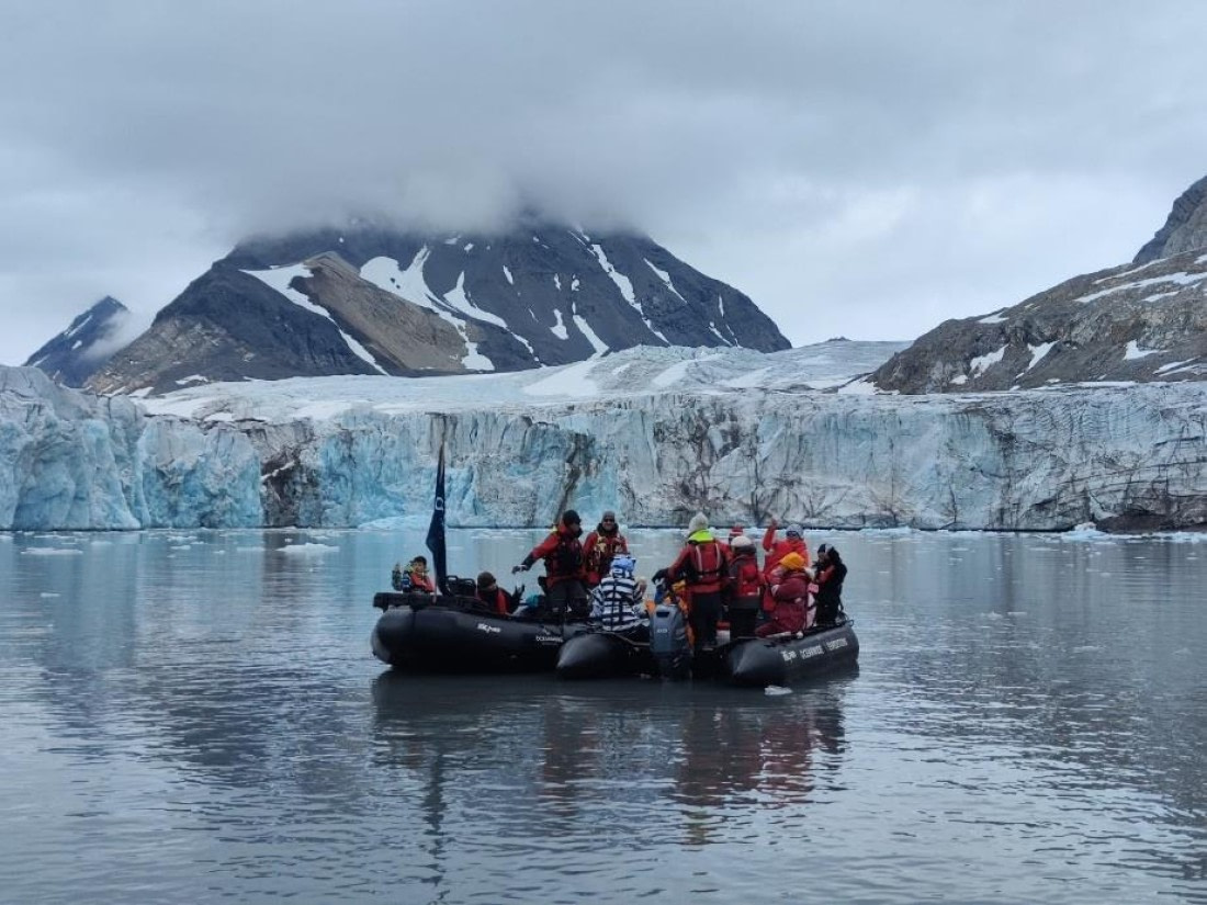 HDS08-24, Day 9, Zodiac cruise © Unknown photographer - Oceanwide Expeditions.jpg