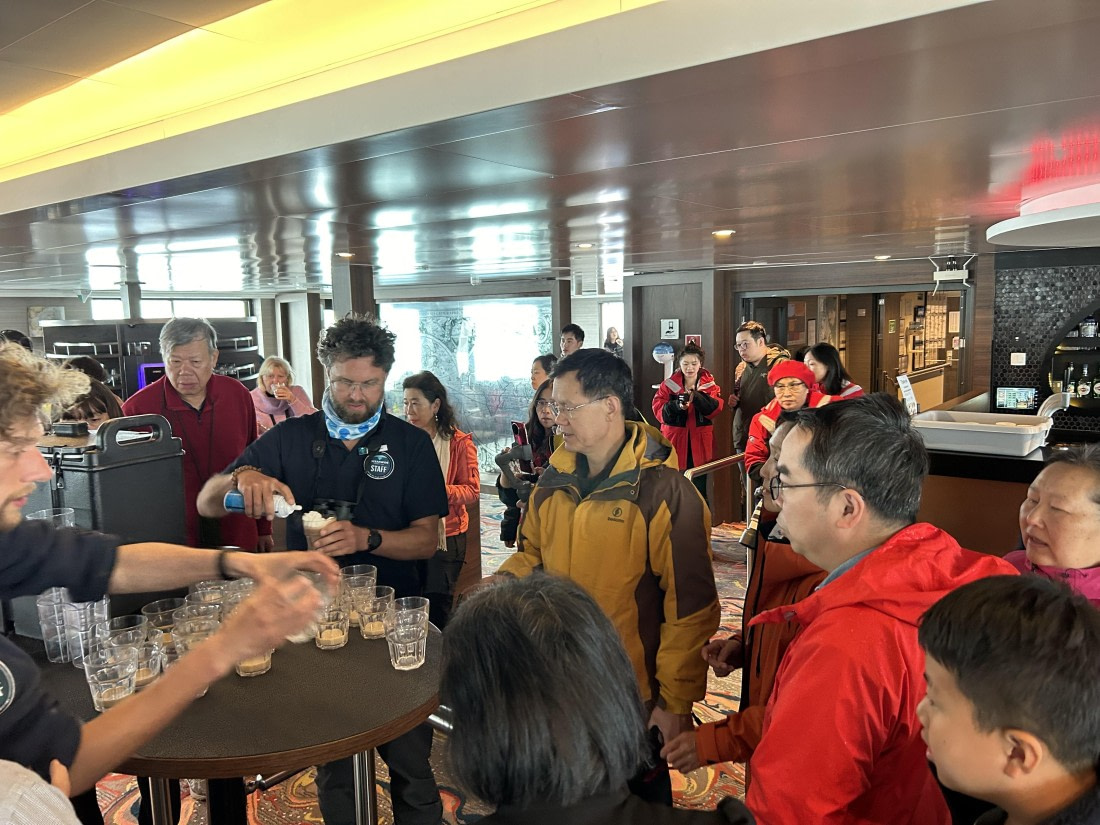 HDS08-24, Day 4, IMG_3064 © Unknown photographer - Oceanwide Expeditions.jpeg