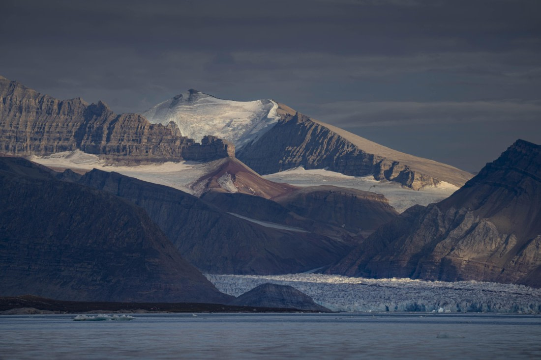 PLA10-24, Day 2, LD_08893_AINR_PS2 © Laurence Dyke - Oceanwide Expeditions.jpg