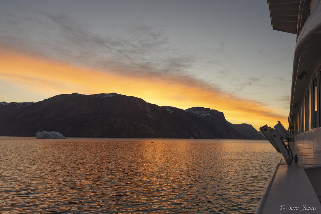 HDS12-24, Day 11,  Sunrise Harefjord 1 © Sara Jenner - Oceanwide Expeditions.jpg