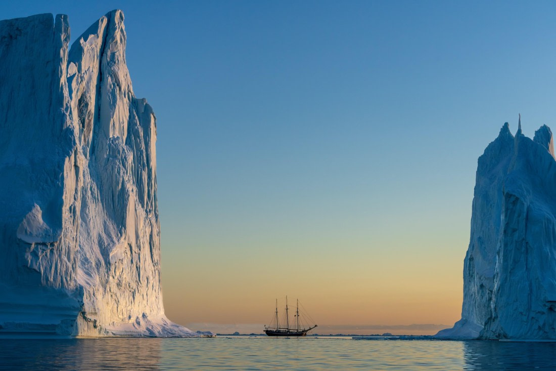 Tiny Rembrandt and gigantic Iceberg