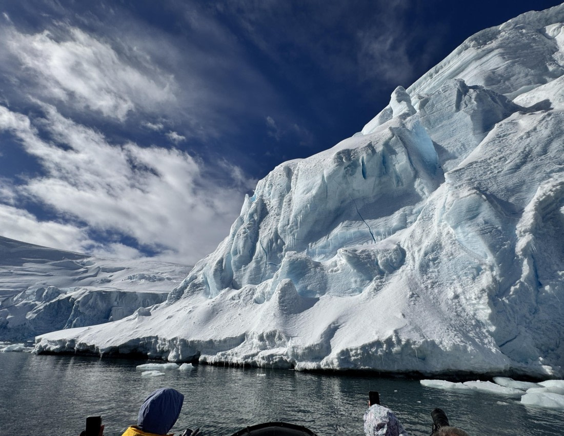 HDS21a24, Day 8, hangingglacier2 © Meike Sjoer - Oceanwide Expeditions.jpg