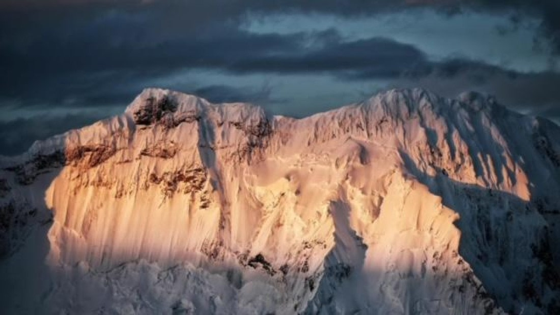 Gloden Liner Ice Mountain