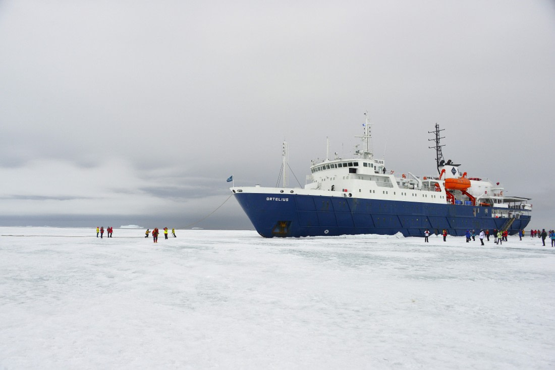 OTL23-24, Day 6, Gary-Sea Ice walk © Gary Miller - Oceanwide Expeditions.JPG