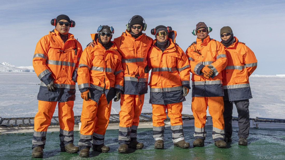 OTL23-24, Day 6, Heli team © Sara Jenner - Oceanwide Expeditions.jpg