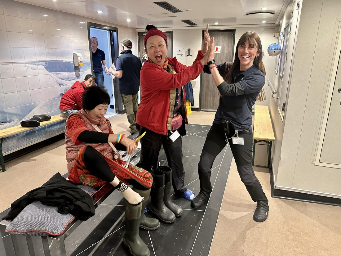 HDS23-24, Day 2, IMG_7995 © Unknown photographer - Oceanwide Expeditions.JPG