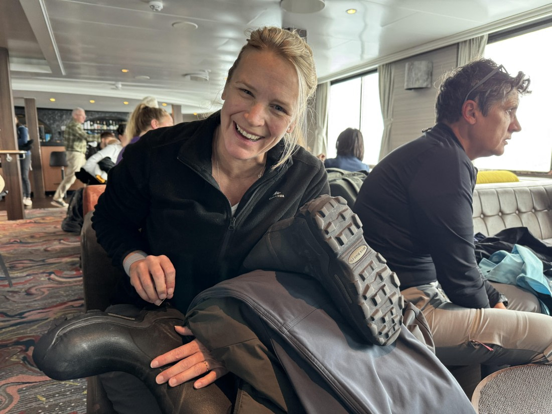 HDS23-24, Day 3, bootcleaningparty © Meike Sjoer - Oceanwide Expeditions.JPG