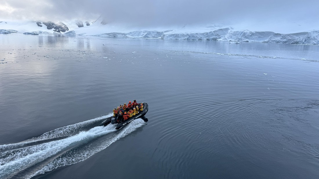 HDS23-24, Day 8, droppingthecampers © Meike Sjoer - Oceanwide Expeditions.JPG