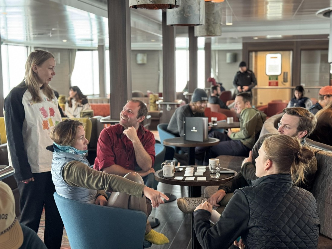 HDS24-24, Day 8, happybuzzonhondius-meike © Meike Sjoer - Oceanwide Expeditions.jpg