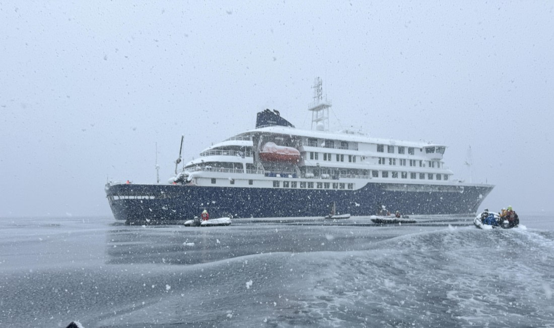 HDS24-24, Day 8, snowyzodiacsreturningtohondius-meike © Meike Sjoer - Oceanwide Expeditions.jpg