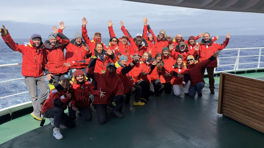 HDS24-24, Day 13, team pic © Unknown photographer - Oceanwide Expeditions.jpeg