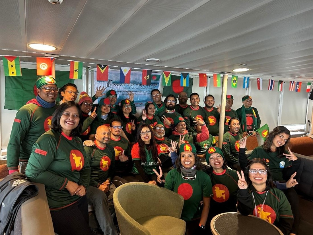 PLA24-24, Day 11, Guests 2 © Unknown photographer - Oceanwide Expeditions.jpg