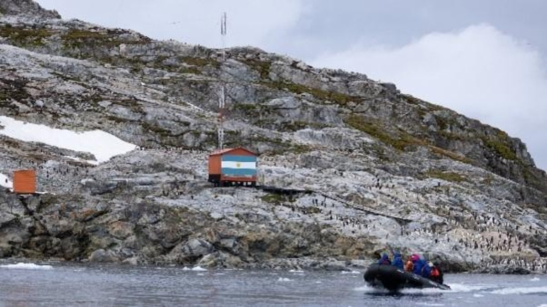 PLA24-24, Day 16, Primavera Base © Unknown photographer - Oceanwide Expeditions.jpg