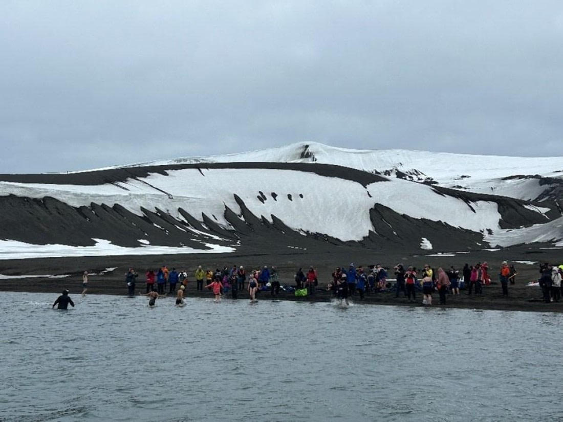 PLA24-24, Day 17, Polar plunge © Unknown photographer - Oceanwide Expeditions.jpg