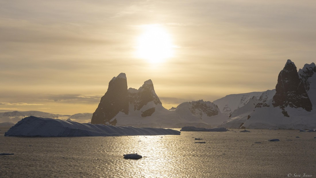 OTL27-25, Day 4, Sunrise Lemaire Channel © Sara Jenner - Oceanwide Expeditions.jpg
