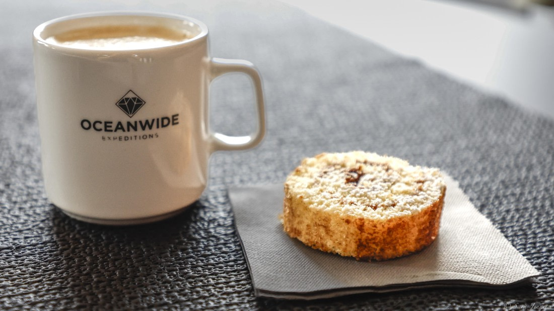 OTL28-25, Day 2, Tea time © Sara Jenner - Oceanwide Expeditions.jpg