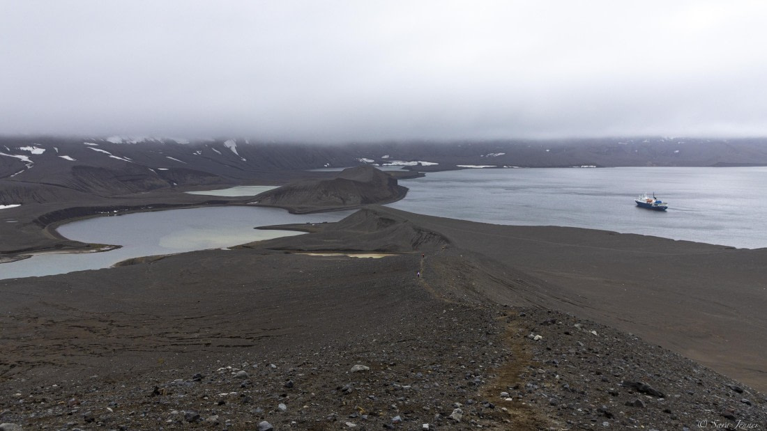 OTL29-25, Day 8, Telefon 1 © Sara Jenner - Oceanwide Expeditions.jpg