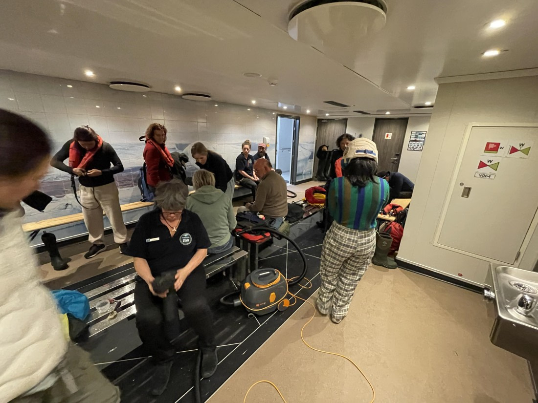 HDS28-25, Day 2, IMG_7048~photo © Unknown photographer - Oceanwide Expeditions.JPG