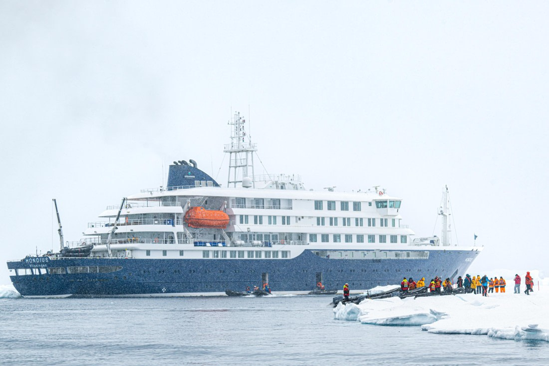 HDS28-25, Day 14, Ross Ice landing photos (2) © Ross Wheeler - Oceanwide Expeditions.jpg
