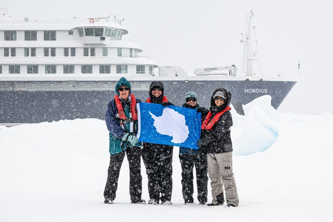 HDS28-25, Day 14, Ross Ice landing photos (3) © Ross Wheeler - Oceanwide Expeditions.jpg